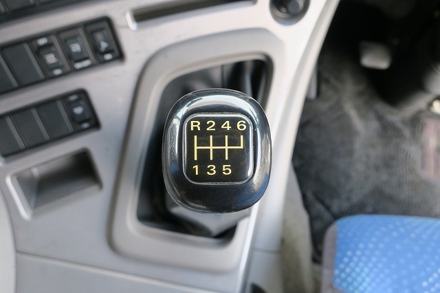 中古トラック UDトラックス粉粒体運搬車 #18