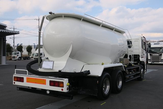 UDトラックス クオン 粉粒体運搬車  極東ジェットパック