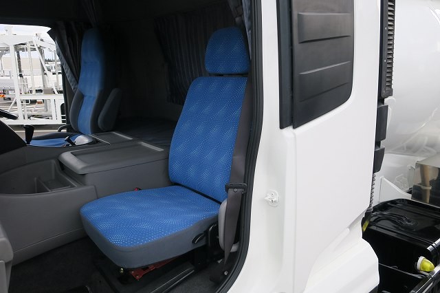 中古トラック UDトラックス粉粒体運搬車 #22