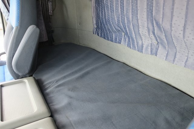 中古トラック UDトラックス粉粒体運搬車 #23
