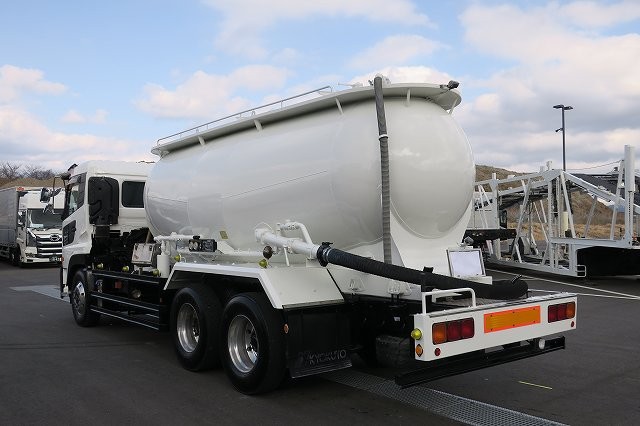 UDトラックス クオン 粉粒体運搬車  極東ジェットパック