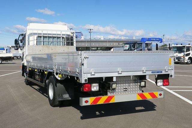 UDトラックス コンドル 中型平ボディアルミブロック