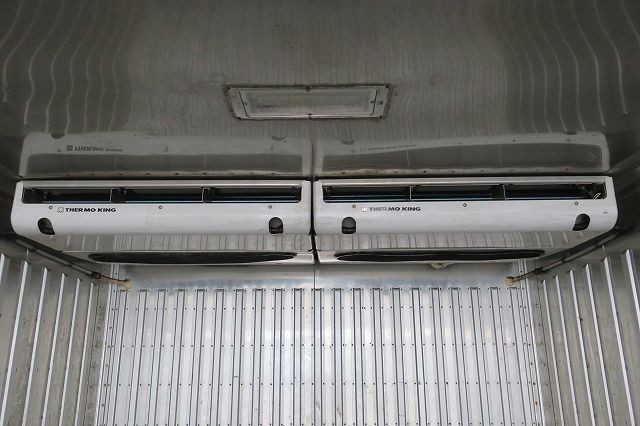 日野大型冷凍バン