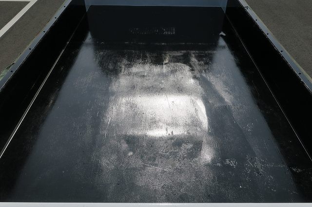 UD中型ダンプ