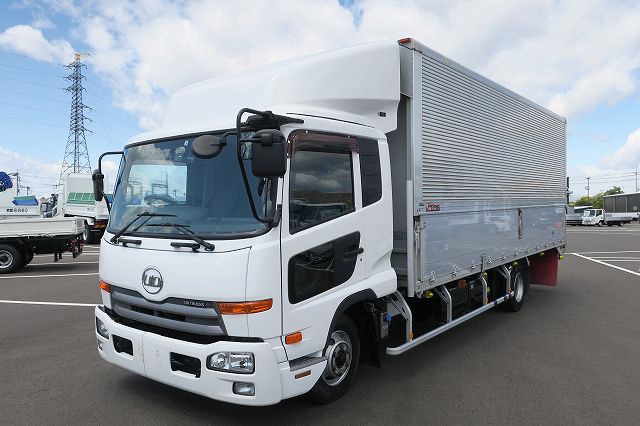 UDトラックス コンドル 中型アルミウィング