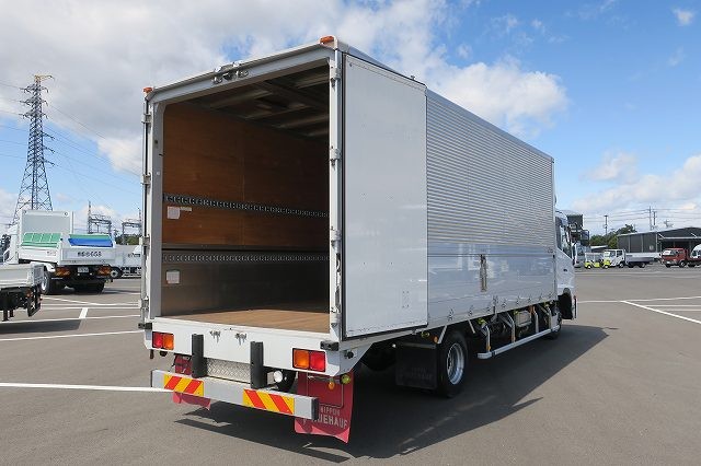 UDトラックス コンドル 中型アルミウィング