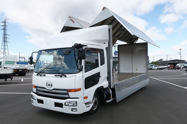 UDトラックス コンドル 中型アルミウィング