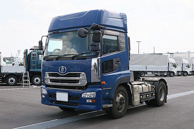 UDトラックス クオン トラクタヘッド