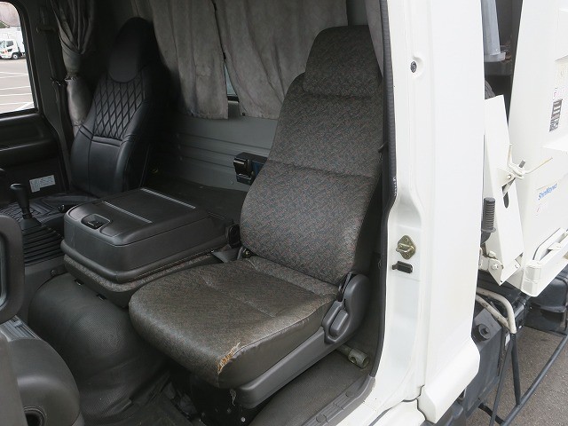 いすゞフォワード 中型パッカー車