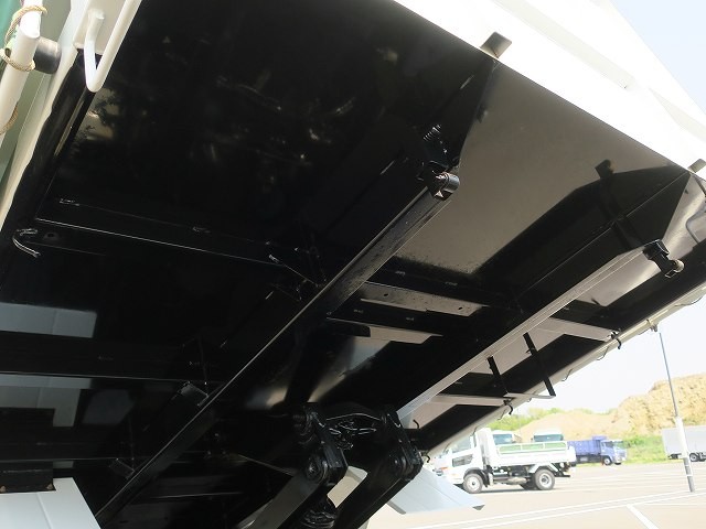 いすゞ中型ダンプ