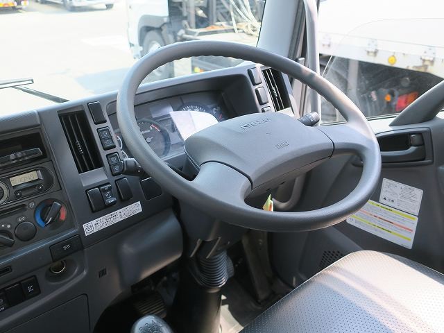 いすゞ中型ダンプ