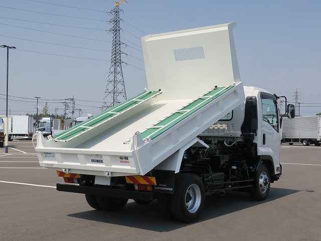 いすゞ中型ダンプ