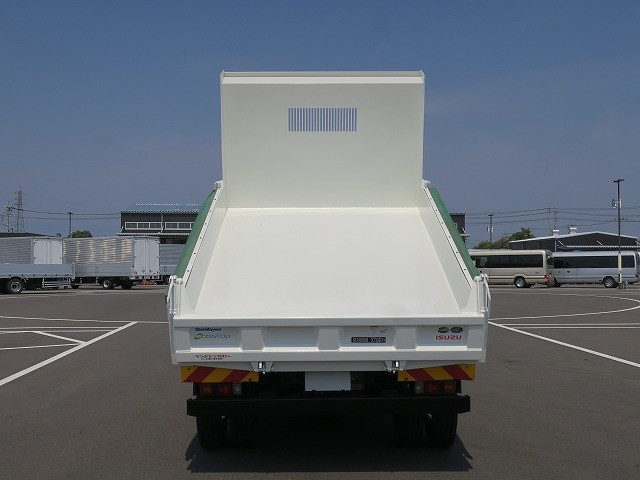 いすゞ中型ダンプ