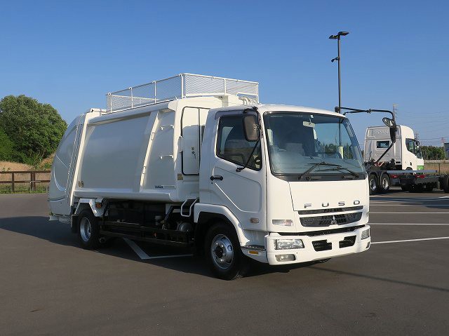 三菱ふそう中型パッカー車