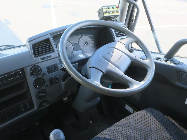 三菱ふそう中型パッカー車