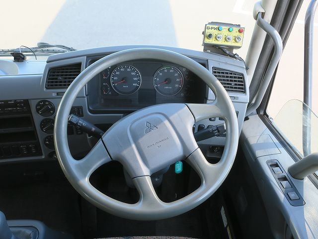 三菱ふそう中型パッカー車