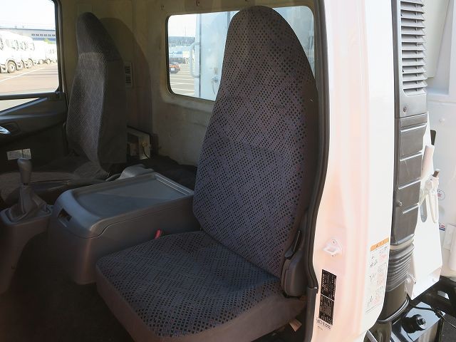 三菱ふそう中型パッカー車