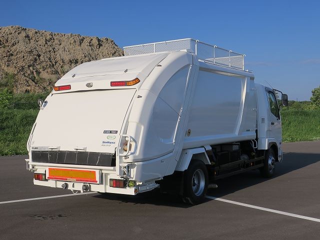 三菱ふそう中型パッカー車
