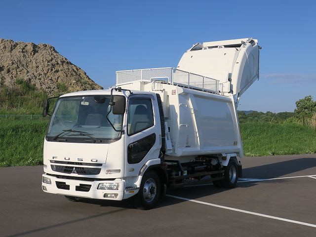 三菱ふそう中型パッカー車