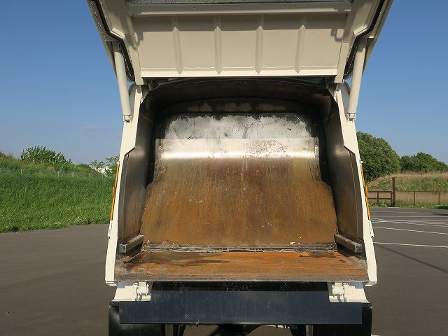 三菱ふそう中型パッカー車