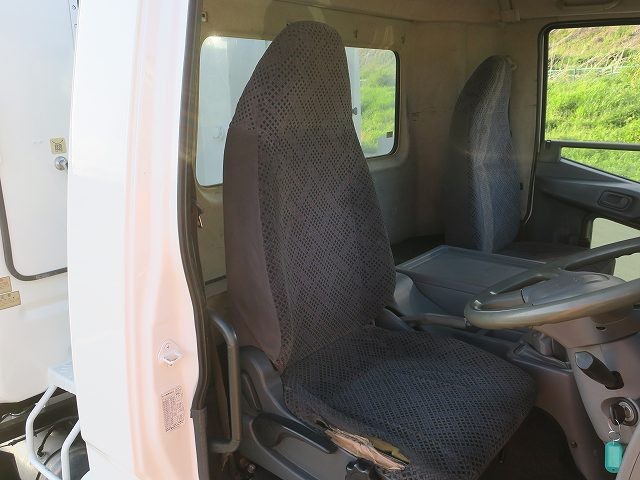 三菱ふそう中型パッカー車
