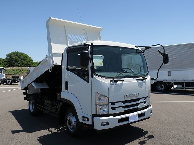 いすゞ中型ダンプ