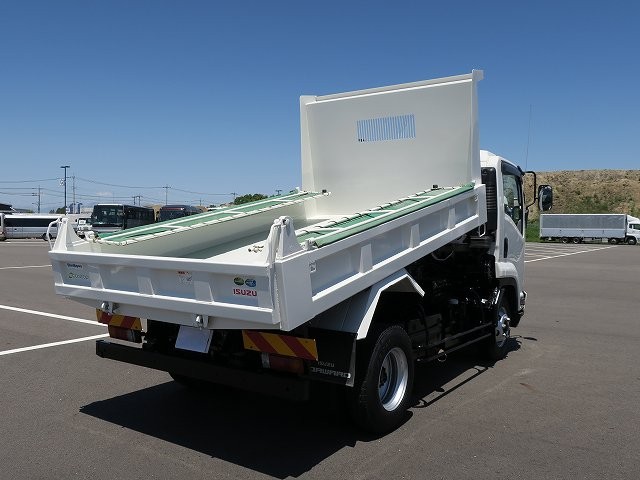 いすゞ中型ダンプ