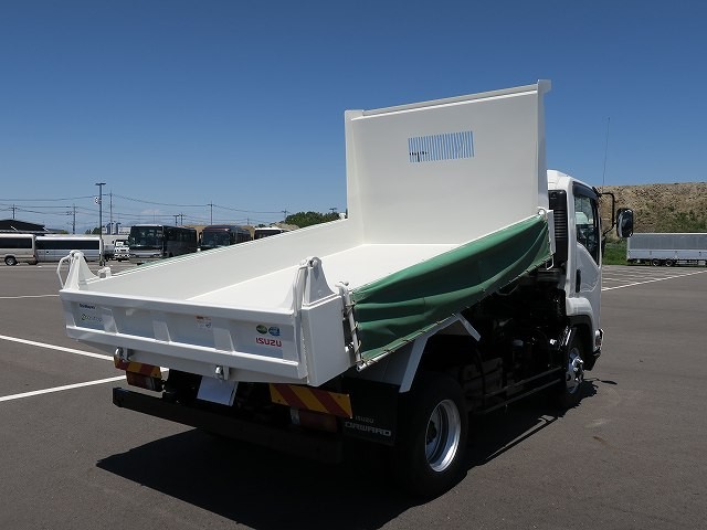 いすゞ中型ダンプ