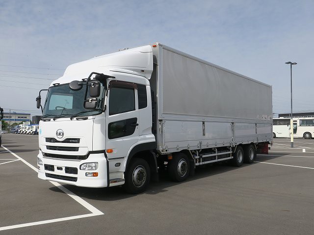 UDトラックス クオン 大型アルミウィング