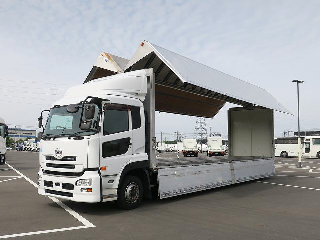 UDトラックス クオン 大型アルミウィング
