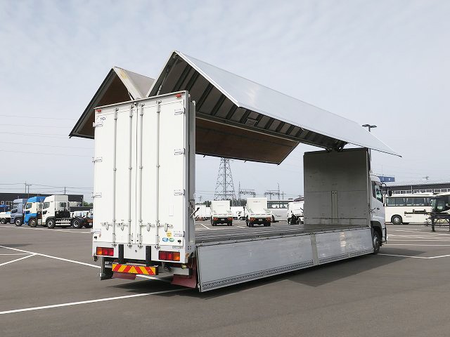 UDトラックス クオン 大型アルミウィング