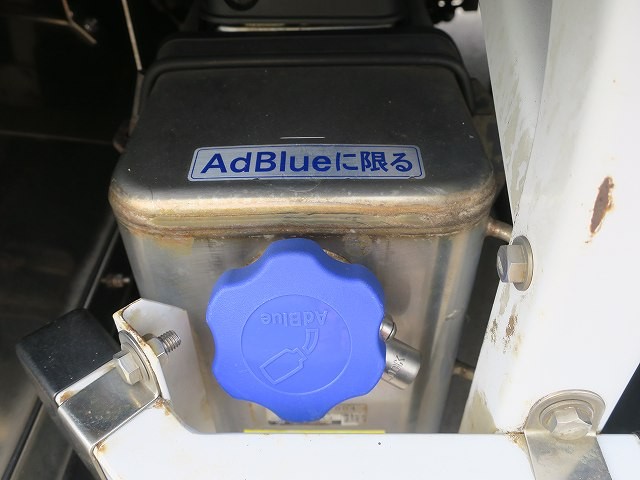 UDトラックス クオン 大型アルミウィング