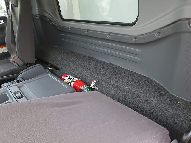 いすゞ 中型冷凍バン