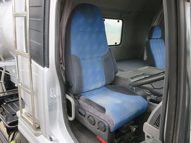 中古トラック UDトラックス粉粒体運搬車 #13