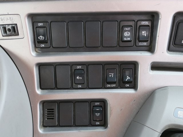 中古トラック UDトラックス粉粒体運搬車 #20