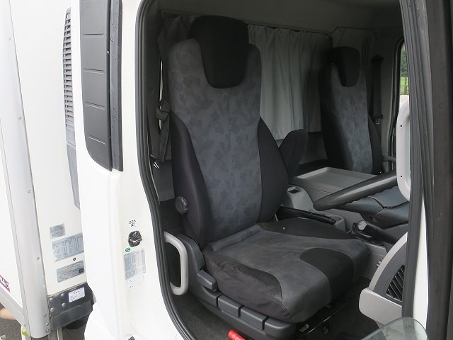 中古トラック UDトラックス冷凍バン #18