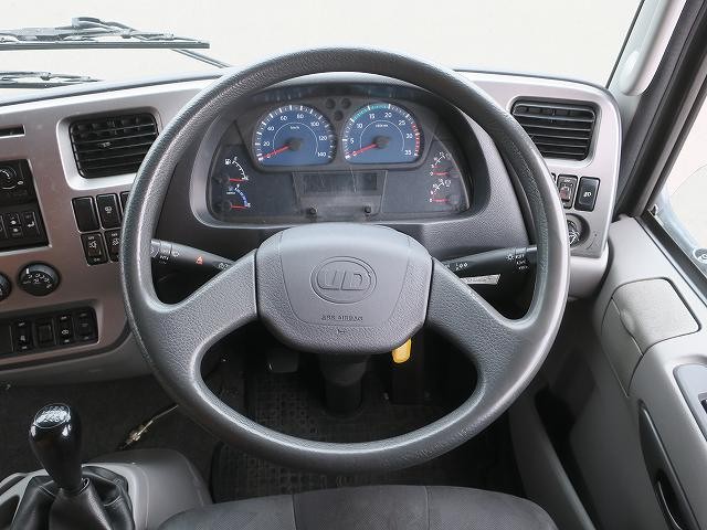 中古トラック UDトラックス冷凍バン #19