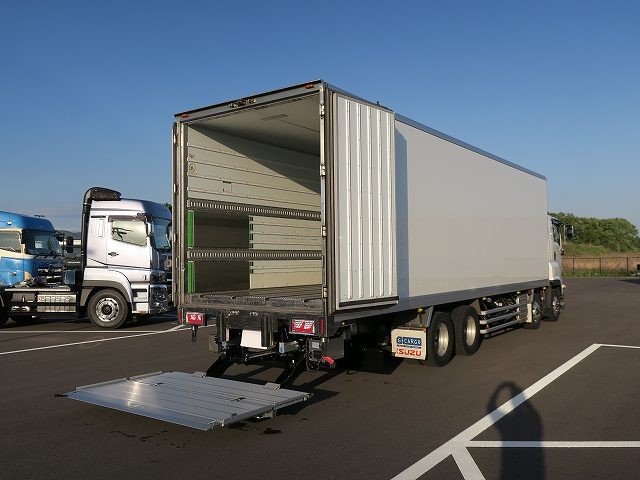 中古トラック いすゞ冷凍バン #3