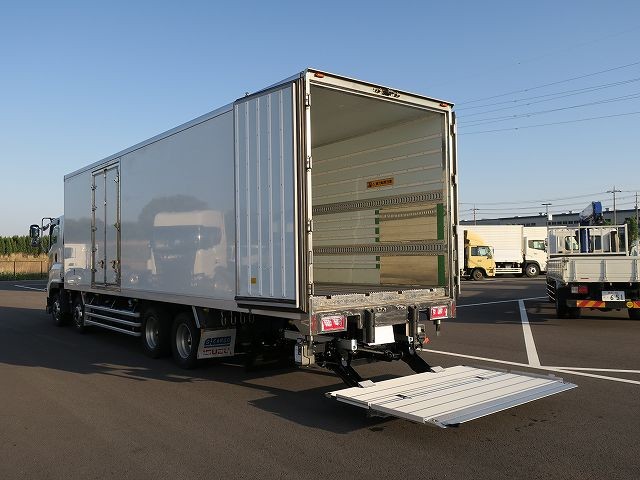 中古トラック いすゞ冷凍バン #4