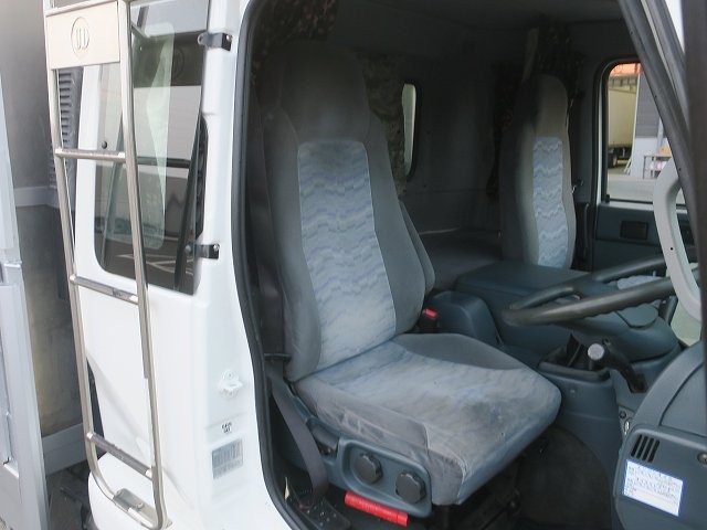 中古トラック UDトラックス平ボディアルミブロック #17