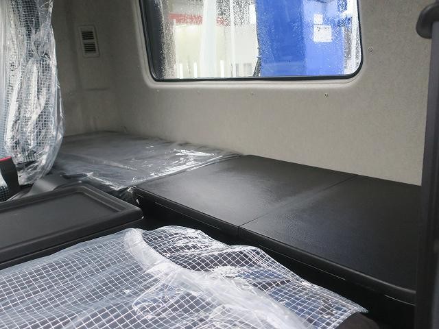 中古トラック 三菱ふそうクレーン付平ボディ #22