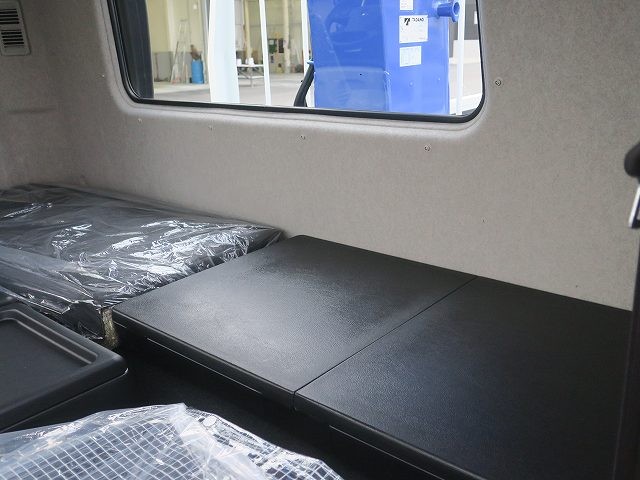 中古トラック 三菱ふそうクレーン付平ボディ #22