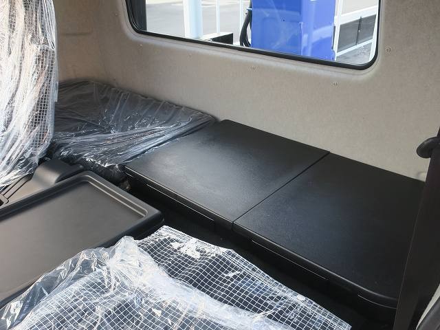 中古トラック 三菱ふそうクレーン付平ボディ #22