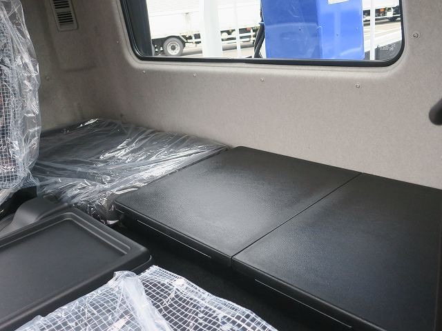 中古トラック 三菱ふそうクレーン付平ボディ #22