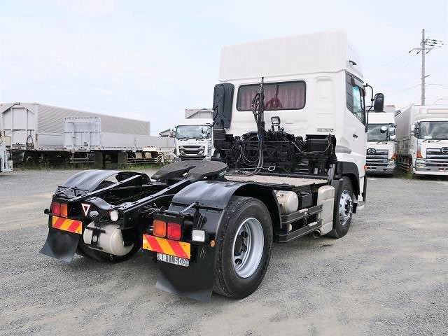 UDトラックス 大型トラクタヘッド