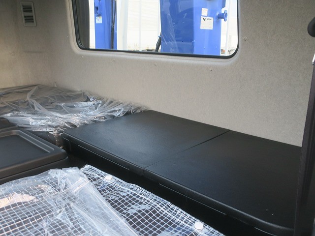 中古トラック 三菱ふそうクレーン付平ボディ #22