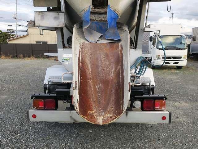 日野増トンコンクリートミキサー車