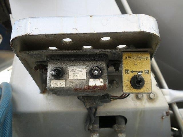 日野増トンコンクリートミキサー車