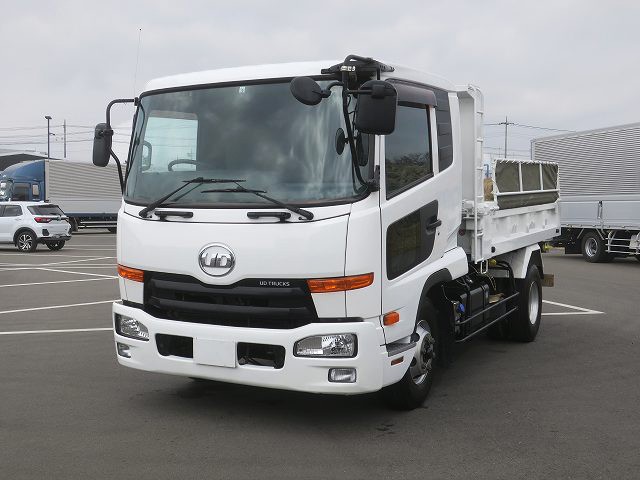 UDトラックス 中型ダンプ
