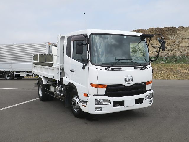 UDトラックス 中型ダンプ